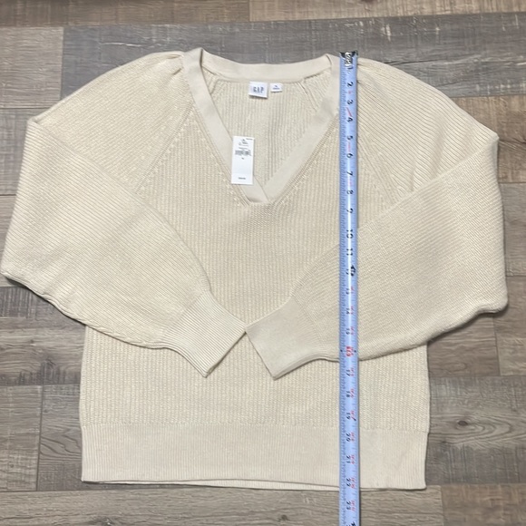 GAP Women’s Textured Puff Sleeve Sweater - NWT - Medium - Picture 2 of 4